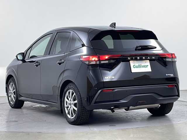 日産 ノート X FOUR 道央・札幌 2023(令5)年 1万km スーパーブラック ・４WD /e-POWER/・エマージェンシーブレーキ/・セーフティ・シールド/・プロパイロット/・社外ディスプレイオーディオ/・Bluetooth/HDMI//・AppleCarPlay/AndroidAuto/・アラウンドビュー/バックカメラ/・運転席.助手席シートヒーター/・ステアリングヒーター/・オートハイビーム/・デジタルインナーミラー/・サマータイヤ積み込み/・スマートキー/プッシュスタート