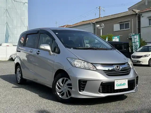 ホンダ フリード G ジャストセレクション 兵庫県 2014(平26)年 6.5万km アラバスターシルバーメタリック ・純正メモリーナビ/・地デジ/DVD/BT/・バックカメラ/・ステアリングリモコン/・両側パワースライドドア/・ビルトインETC/・ドライブレコーダー/・オートキセノンヘッドランプ/・スマートキー