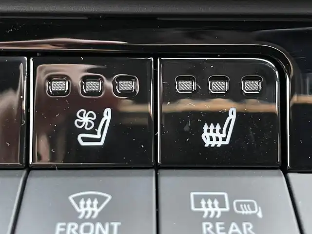 トヨタ クラウン スポーツ Z 滋賀県 2025(令7)年 0.1万km ブラック ワンオーナー/４WD/純正12.3インチHDディスプレイ/・フルセグ/Bluetooth/Apple CarPlay/パノラミックビューモニター/革巻きステアリング/ステアリングリモコン/ビルトインETC2.0/デジタルインナーミラー/メモリーシート/置くだけ充電/黒革シート/前席シートヒーター/前席シートベンチレーション/ハンズフリーパワーバックドア/トヨタチームメイト/・アドバンスドパーク/・アドバンスドドライブ/トヨタセーフティセンス/・プリクラッシュセーフティ/・レーントレーシングアシスト/・レーダークルーズコントロール/・アダプティブハイビームsiステム/・ロードサインアシスト/・発進遅れ告知機能/ブラインドスポットモニター/ヘッドランプウォッシャー/AC１００V/スマートキー/プッシュスタート