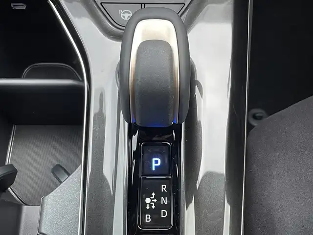 トヨタ クラウン スポーツ Z 滋賀県 2025(令7)年 0.1万km ブラック ワンオーナー/４WD/純正12.3インチHDディスプレイ/・フルセグ/Bluetooth/Apple CarPlay/パノラミックビューモニター/革巻きステアリング/ステアリングリモコン/ビルトインETC2.0/デジタルインナーミラー/メモリーシート/置くだけ充電/黒革シート/前席シートヒーター/前席シートベンチレーション/ハンズフリーパワーバックドア/トヨタチームメイト/・アドバンスドパーク/・アドバンスドドライブ/トヨタセーフティセンス/・プリクラッシュセーフティ/・レーントレーシングアシスト/・レーダークルーズコントロール/・アダプティブハイビームsiステム/・ロードサインアシスト/・発進遅れ告知機能/ブラインドスポットモニター/ヘッドランプウォッシャー/AC１００V/スマートキー/プッシュスタート