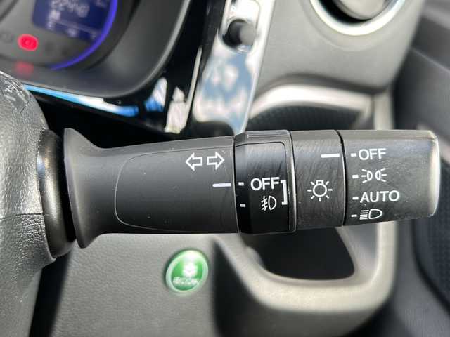 ホンダ Ｎ ＷＧＮ カスタム G ターボパッケージ 静岡県 2016(平28)年 1.3万km プレミアムホワイトパールⅡ 純正ナビ/・CD/DVD/・FM/AM/・フルセグTV/・iPod/・SD/・USB/・Bluetooth/主要装備/・バックカメラ/・パドルシフト/・ＥＴＣ/・アイドリングストップ/・オートライト/・ステアリングスイッチ/・ハーフレザー/・シティブレーキアクティブシステム/・１４インチ純正アルミ/・ＨＩＤライト/・サイドカーテンエアバッグ