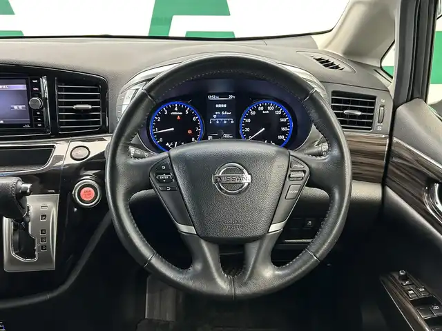 日産 エルグランド 250ハイウェイスターS 鹿児島県 2017(平29)年 8.2万km ファントムブラック 7インチナビ（CN-RX03WV）/バックカメラ/後席モニター（アルパイン）/フルセグTV/両側パワースライドドア/社外前後ドライブレコーダー/ビルトインETC/クルーズコントロール/ハーフレザー/革巻きステアリング/LEDヘッドライト/オートライト/フロントフォグ/純正ドアバイザー/純正フロアマット/純正18インチアルミホイール