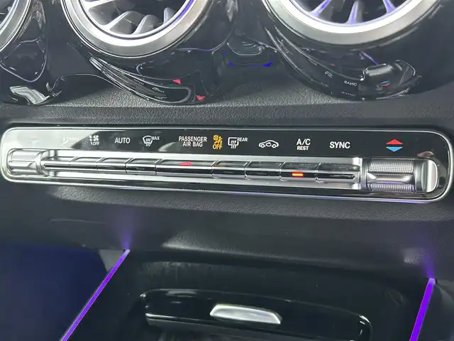 メルセデス・ベンツ ＧＬＢ２００ｄ AMGライン 福岡県 2021(令3)年 5.2万km コスモスブラック レーダーセーフティパッケージ/アダプティブクルーズコントロール/アクティブセーフティブレーキ/ブラインドスポットモニター/レーンキープアシスト/ハーフレザーシート/シートヒーター/純正ナビ/全方位カメラ/フルセグTV/Bluetooth/アンビエントライト　/LEDヘッドライト/オートハイビーム/ステアリングスイッチ/パドルシフト　/パワーバックドア　/純正ドライブレコーダー/純正１９インチアルミホイール　/ETC/取扱説明書/保証書/スペアキー×1