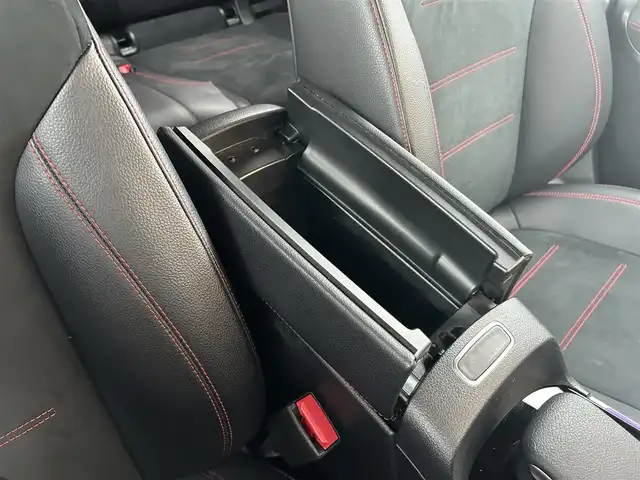 メルセデス・ベンツ ＧＬＢ２００ｄ AMGライン 福岡県 2021(令3)年 5.2万km コスモスブラック レーダーセーフティパッケージ/アダプティブクルーズコントロール/アクティブセーフティブレーキ/ブラインドスポットモニター/レーンキープアシスト/ハーフレザーシート/シートヒーター/純正ナビ/全方位カメラ/フルセグTV/Bluetooth/アンビエントライト　/LEDヘッドライト/オートハイビーム/ステアリングスイッチ/パドルシフト　/パワーバックドア　/純正ドライブレコーダー/純正１９インチアルミホイール　/ETC/取扱説明書/保証書/スペアキー×1