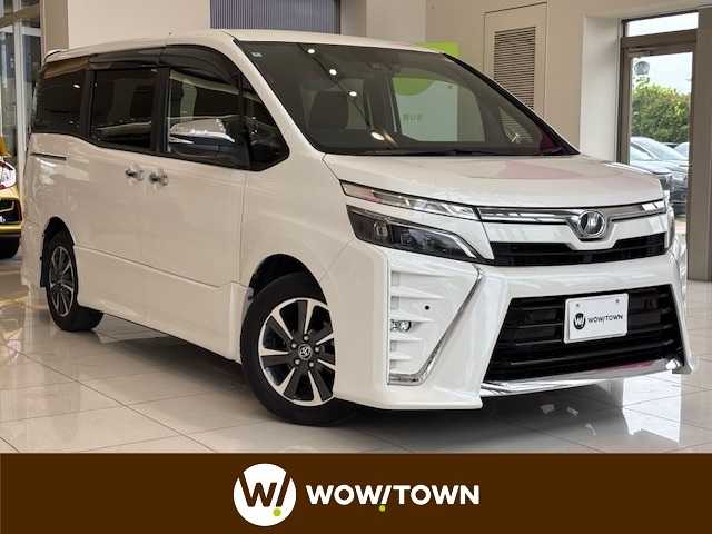トヨタ ヴォクシー ZS 煌Ⅱ 埼玉県 2020(令2)年 5.2万km ホワイトパールクリスタルシャイン セーフティセンス/フリップダウンモニター/純正10インチナビ/　　CD/DVD/フルセグ/USB/バックカメラ/両側パワースライドドア/クルーズコントロール/LEDヘッドライト/純正16インチアルミホイール/スマートキー2本/プッシュスタート/アイドリングストップ/ETC2.0/禁煙車