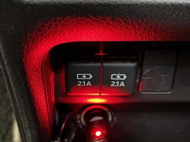 トヨタ ヴォクシー ZS 煌Ⅱ 埼玉県 2020(令2)年 5.2万km ホワイトパールクリスタルシャイン セーフティセンス/フリップダウンモニター/純正10インチナビ/　　CD/DVD/フルセグ/USB/バックカメラ/両側パワースライドドア/クルーズコントロール/LEDヘッドライト/純正16インチアルミホイール/スマートキー2本/プッシュスタート/アイドリングストップ/ETC2.0/禁煙車