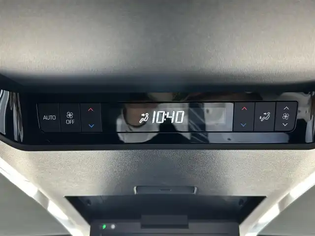 トヨタ アルファードハイブリット Z 大阪府 2024(令6)年 1万km プラチナホワイトパールマイカ ワンオーナー/左右独立ムーンルーフ（電動シェード＆巻き込み防止機能付）/後席用パワーサイドサンシェード/デジタルインナーミラー/純正14インチHDDナビ/フリップダウンモニター（V12T-R72C）/パノラミックビューモニター/ETC2.0/ToyotaSafetySense/・プリクラッシュセーフティー/・レーントレーシングアシスト【LTA】/・レーンディパーチャーアラート【LDA】/・レーダークルーズコントロール/・アダプティブハイビームシステム【AHS】/・ロードサイドアシスト【RSA】/・ドライバー異常時対応システム/・プロアクティブドライビングアシスト【PDA】/・発進遅れ告知機能【TMN】/ブラインドスポットモニター【BSM】/安心降車アシスト【SEA】/後方車両接近告知/周辺車両接近時サポート/セカンダリーコリジョンブレーキ/リアクロストラフィックアラート/パーキングサポートブレーキ/リアカメラディクション/クリアランスソナー/保証書・記録簿（R6.9/R7.10）