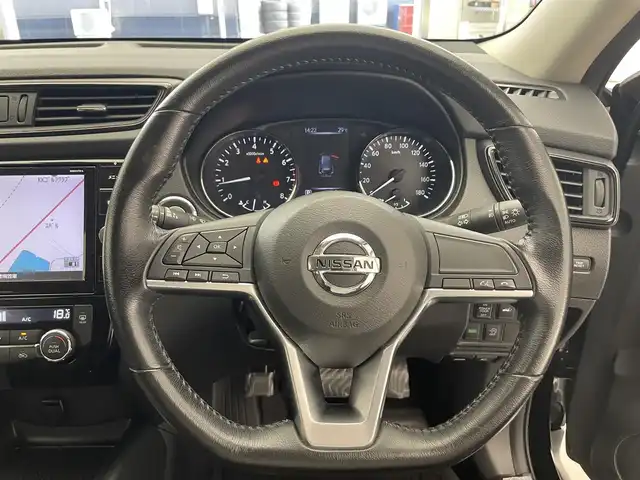 日産 エクストレイル 20X 滋賀県 2017(平29)年 6.3万km ダイヤモンドブラック 純正９インチナビ/・CD・DVD・Bluetooth・フルセグTV・AUX/全方位カメラ/合皮シート/電動リアゲート/ＬＥＤヘッドライト/前後コーナーセンサー/前後ドラレコ/オートライト/オートマチックハイビーム/レーンキープアシスト/衝突軽減/横滑り防止/盗難防止システム/純正18インチAW/ビルトインETC/フルフラットシート/スマートキー