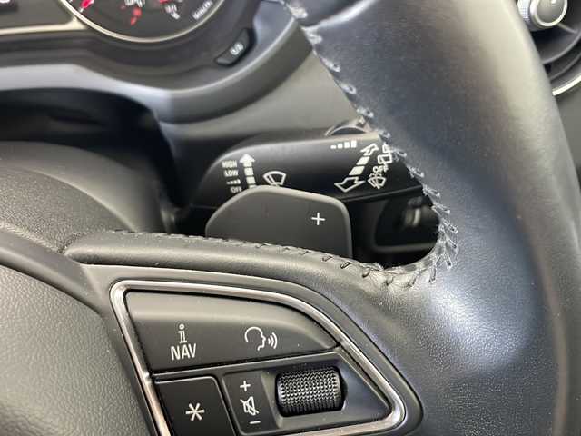 アウディ Ａ１ SB 1stエディション 秋田県 2015(平27)年 3.4万km グレイシアホワイトメタリック 純正ナビ/　（CD/DVD/Bluetooth）/バックカメラ/革巻きハンドル/パドルシフト/ステアリングスイッチ/ETC/純正フロアマット/純正16インチアルミホイール/HIDライト/フォグランプ/オートライト/リモコンキー