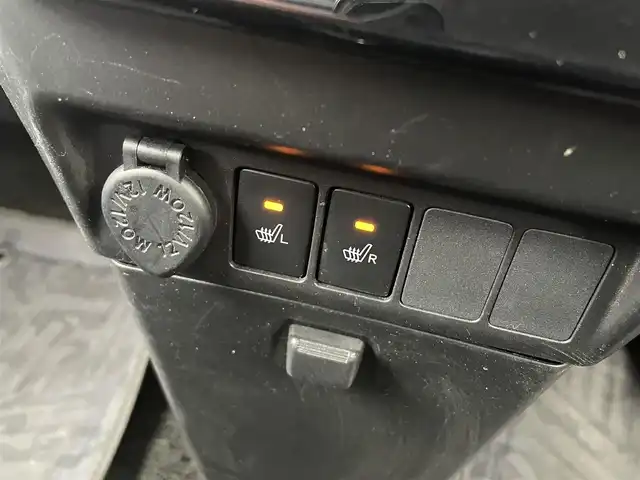 トヨタ ルーミー カスタムG－T 愛知県 2017(平29)年 10.7万km ブラックマイカメタリック (株)IDOMが運営する【じしゃロン名古屋鳴海店】の自社ローン専用車両になりますこちらは現金またはオートローンご利用時の価格です。自社ローンご希望の方は別途その旨お申付け下さい社外メモリナビ/フルセグ CD DVD BT MSV/両側パワスラ/バックカメラ/ビルトインETC/LEDヘッドライト/LEDフォグ/クルコン/PCS/クリアランスソナー/純正15インチAW/純正バイザー/社外マット/MOPスペアタイヤ/スペアキー/取説/保証書