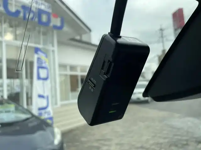 トヨタ ルーミー カスタムG－T 愛知県 2017(平29)年 10.7万km ブラックマイカメタリック (株)IDOMが運営する【じしゃロン名古屋鳴海店】の自社ローン専用車両になりますこちらは現金またはオートローンご利用時の価格です。自社ローンご希望の方は別途その旨お申付け下さい社外メモリナビ/フルセグ CD DVD BT MSV/両側パワスラ/バックカメラ/ビルトインETC/LEDヘッドライト/LEDフォグ/クルコン/PCS/クリアランスソナー/純正15インチAW/純正バイザー/社外マット/MOPスペアタイヤ/スペアキー/取説/保証書