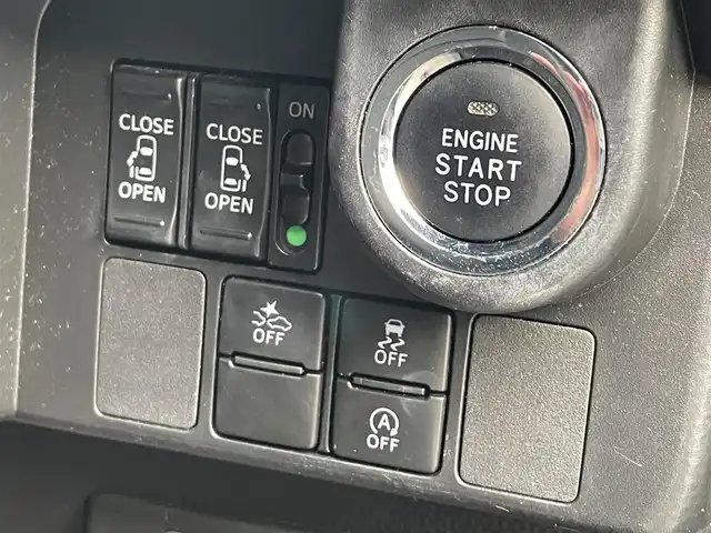 トヨタ ルーミー カスタムG－T 愛知県 2017(平29)年 10.7万km ブラックマイカメタリック (株)IDOMが運営する【じしゃロン名古屋鳴海店】の自社ローン専用車両になりますこちらは現金またはオートローンご利用時の価格です。自社ローンご希望の方は別途その旨お申付け下さい社外メモリナビ/フルセグ CD DVD BT MSV/両側パワスラ/バックカメラ/ビルトインETC/LEDヘッドライト/LEDフォグ/クルコン/PCS/クリアランスソナー/純正15インチAW/純正バイザー/社外マット/MOPスペアタイヤ/スペアキー/取説/保証書