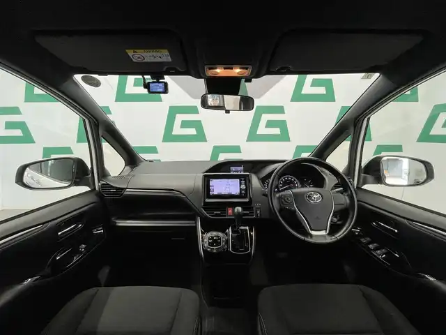 トヨタ エスクァイア Xi 鹿児島県 2019(平31)年 4.6万km ホワイトパールクリスタルシャイン 禁煙　/ナビ(CD/DVD/Bluetooth)　/トヨタセーフティセンス　/バックカメラ/両側パワースライドドア　/レーンキープアシスト　/前後コーナーセンサー　/純正ＬＥＤヘッドライト/フォグランプ　/シートバックテーブル/オートライト　/オートマチックハイビーム　/純正フロアマット/純正アルミホイール　/前後ドライブレコーダー/ＥＴＣ