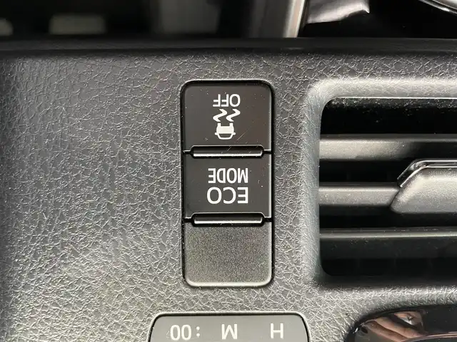 トヨタ エスクァイア Xi 鹿児島県 2019(平31)年 4.6万km ホワイトパールクリスタルシャイン 禁煙　/ナビ(CD/DVD/Bluetooth)　/トヨタセーフティセンス　/バックカメラ/両側パワースライドドア　/レーンキープアシスト　/前後コーナーセンサー　/純正ＬＥＤヘッドライト/フォグランプ　/シートバックテーブル/オートライト　/オートマチックハイビーム　/純正フロアマット/純正アルミホイール　/前後ドライブレコーダー/ＥＴＣ