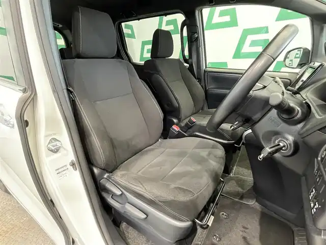 トヨタ エスクァイア Xi 鹿児島県 2019(平31)年 4.6万km ホワイトパールクリスタルシャイン 禁煙　/ナビ(CD/DVD/Bluetooth)　/トヨタセーフティセンス　/バックカメラ/両側パワースライドドア　/レーンキープアシスト　/前後コーナーセンサー　/純正ＬＥＤヘッドライト/フォグランプ　/シートバックテーブル/オートライト　/オートマチックハイビーム　/純正フロアマット/純正アルミホイール　/前後ドライブレコーダー/ＥＴＣ