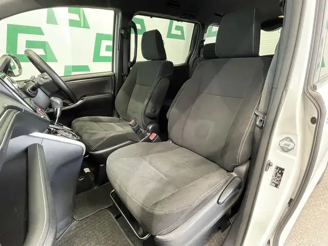 トヨタ エスクァイア Xi 鹿児島県 2019(平31)年 4.6万km ホワイトパールクリスタルシャイン 禁煙　/ナビ(CD/DVD/Bluetooth)　/トヨタセーフティセンス　/バックカメラ/両側パワースライドドア　/レーンキープアシスト　/前後コーナーセンサー　/純正ＬＥＤヘッドライト/フォグランプ　/シートバックテーブル/オートライト　/オートマチックハイビーム　/純正フロアマット/純正アルミホイール　/前後ドライブレコーダー/ＥＴＣ