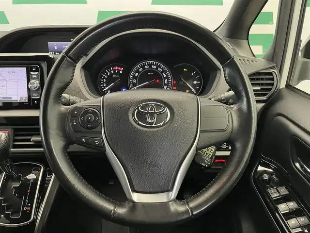 トヨタ エスクァイア Xi 鹿児島県 2019(平31)年 4.6万km ホワイトパールクリスタルシャイン 禁煙　/ナビ(CD/DVD/Bluetooth)　/トヨタセーフティセンス　/バックカメラ/両側パワースライドドア　/レーンキープアシスト　/前後コーナーセンサー　/純正ＬＥＤヘッドライト/フォグランプ　/シートバックテーブル/オートライト　/オートマチックハイビーム　/純正フロアマット/純正アルミホイール　/前後ドライブレコーダー/ＥＴＣ