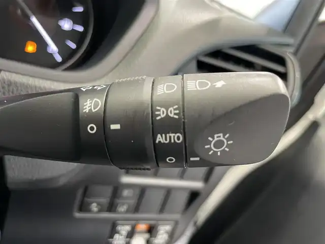 トヨタ エスクァイア Xi 鹿児島県 2019(平31)年 4.6万km ホワイトパールクリスタルシャイン 禁煙　/ナビ(CD/DVD/Bluetooth)　/トヨタセーフティセンス　/バックカメラ/両側パワースライドドア　/レーンキープアシスト　/前後コーナーセンサー　/純正ＬＥＤヘッドライト/フォグランプ　/シートバックテーブル/オートライト　/オートマチックハイビーム　/純正フロアマット/純正アルミホイール　/前後ドライブレコーダー/ＥＴＣ