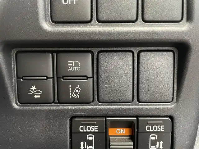 トヨタ エスクァイア Xi 鹿児島県 2019(平31)年 4.6万km ホワイトパールクリスタルシャイン 禁煙　/ナビ(CD/DVD/Bluetooth)　/トヨタセーフティセンス　/バックカメラ/両側パワースライドドア　/レーンキープアシスト　/前後コーナーセンサー　/純正ＬＥＤヘッドライト/フォグランプ　/シートバックテーブル/オートライト　/オートマチックハイビーム　/純正フロアマット/純正アルミホイール　/前後ドライブレコーダー/ＥＴＣ