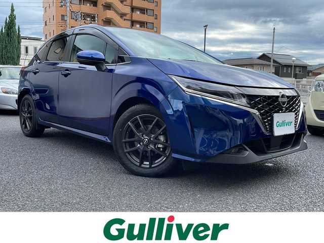 日産 ノート X FOUR 山形県 2022(令4)年 0.6万km オーロラフレアブルーパール ・ワンオーナー/・４WD/・純正ナビ/フルセグ/CD/DVD/Bluetooth/・純正前後ドラレコ/・ビルトインETC2.0/・バックカメラ/・エマージェンシーブレーキ/・レーンキープアシスト/・オートマチックハイビーム/・オートライト/・LEDヘッドランプ/・前後クリアランスソナー/・標識検知/・ふらつき警告/・電子パーキング/・オートホールド/・ハンドルヒーター/・前席シートヒーター/・純正AW/・純正マット/・純正エンジンスターター/・スタッドレスタイヤ＋スチールホイール車載（純正キャップ付き）/・スペアキー1本/・保証書/・取扱説明書
