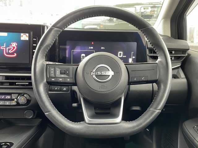 日産 ノート X FOUR 山形県 2022(令4)年 0.6万km オーロラフレアブルーパール ・ワンオーナー/・４WD/・純正ナビ/フルセグ/CD/DVD/Bluetooth/・純正前後ドラレコ/・ビルトインETC2.0/・バックカメラ/・エマージェンシーブレーキ/・レーンキープアシスト/・オートマチックハイビーム/・オートライト/・LEDヘッドランプ/・前後クリアランスソナー/・標識検知/・ふらつき警告/・電子パーキング/・オートホールド/・ハンドルヒーター/・前席シートヒーター/・純正AW/・純正マット/・純正エンジンスターター/・スタッドレスタイヤ＋スチールホイール車載（純正キャップ付き）/・スペアキー1本/・保証書/・取扱説明書