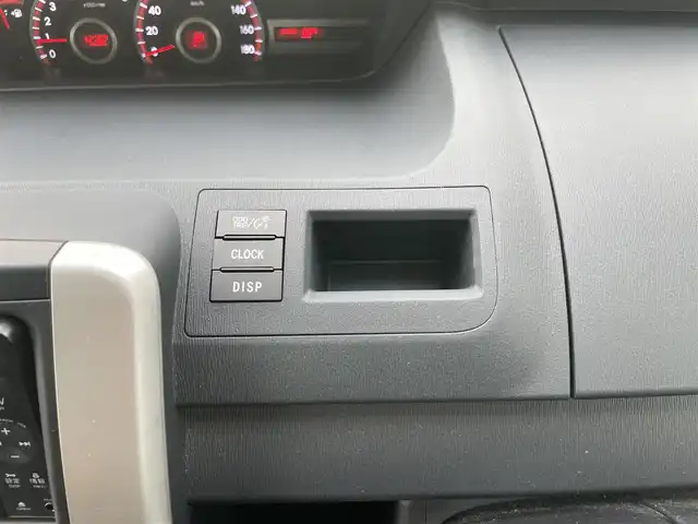 トヨタ ヴォクシー ZS 煌 大阪府 2011(平23)年 6.4万km ホワイトパールクリスタルシャイン (株)IDOMが運営する【じしゃロン堺店】の自社ローン専用車両になります。/こちらは現金またはオートローンご利用時の価格です。自社ローンご希望の方は別途その旨お申付け下さい