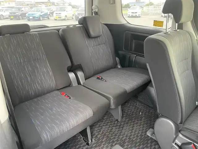 トヨタ ヴォクシー ZS 煌 大阪府 2011(平23)年 6.4万km ホワイトパールクリスタルシャイン (株)IDOMが運営する【じしゃロン堺店】の自社ローン専用車両になります。/こちらは現金またはオートローンご利用時の価格です。自社ローンご希望の方は別途その旨お申付け下さい