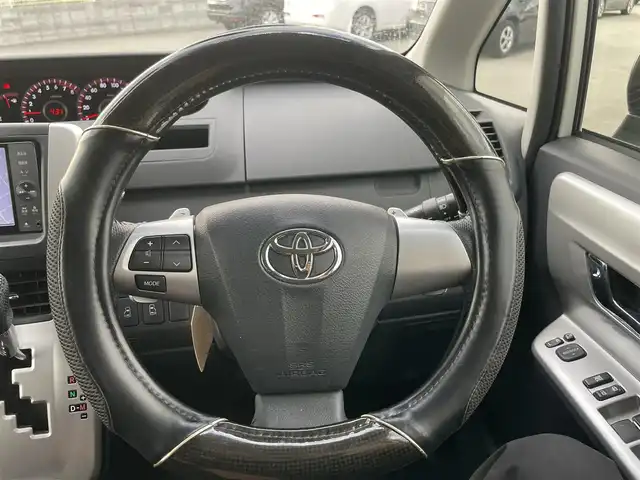 トヨタ ヴォクシー ZS 煌 大阪府 2011(平23)年 6.4万km ホワイトパールクリスタルシャイン (株)IDOMが運営する【じしゃロン堺店】の自社ローン専用車両になります。/こちらは現金またはオートローンご利用時の価格です。自社ローンご希望の方は別途その旨お申付け下さい