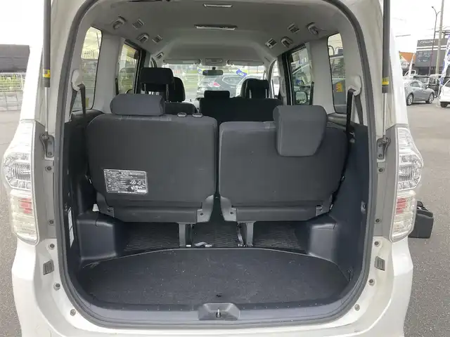 トヨタ ヴォクシー ZS 煌 大阪府 2011(平23)年 6.4万km ホワイトパールクリスタルシャイン (株)IDOMが運営する【じしゃロン堺店】の自社ローン専用車両になります。/こちらは現金またはオートローンご利用時の価格です。自社ローンご希望の方は別途その旨お申付け下さい