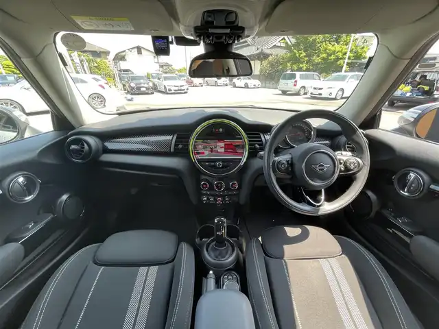ＭＩＮＩ ミニ クーパー S 栃木県 2019(平31)年 3.8万km ホワイト・シルバー インテリジェントセーフティ/コンフォートアクセス/アダプティブクルーズコントロール/ナビ/社外フルセグTV/＊リモコンあり/社外DVDプレイヤー/＊リモコンあり/バックカメラ/ミラーETC/パークディスタンスコントロール/シートヒーター /LEDヘッドライト/オートライト/ドライブレコーダー/アンビエントライト /ディスプレイリング