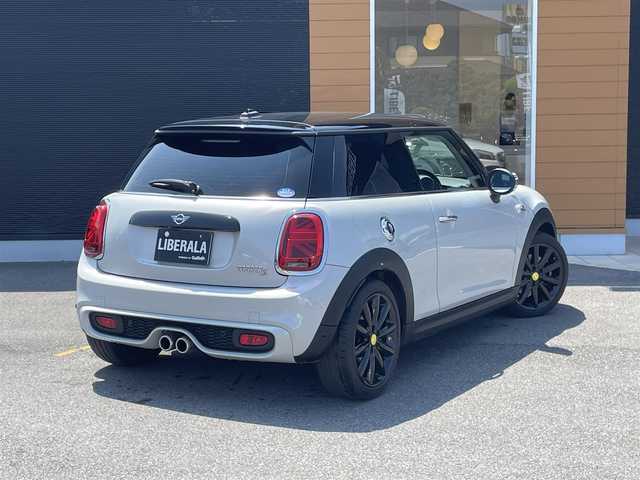 ＭＩＮＩ ミニ クーパー S 栃木県 2019(平31)年 3.8万km ホワイト・シルバー インテリジェントセーフティ/コンフォートアクセス/アダプティブクルーズコントロール/ナビ/社外フルセグTV/＊リモコンあり/社外DVDプレイヤー/＊リモコンあり/バックカメラ/ミラーETC/パークディスタンスコントロール/シートヒーター /LEDヘッドライト/オートライト/ドライブレコーダー/アンビエントライト /ディスプレイリング
