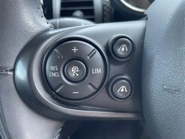 ＭＩＮＩ ミニ クーパー S 栃木県 2019(平31)年 3.8万km ホワイト・シルバー インテリジェントセーフティ/コンフォートアクセス/アダプティブクルーズコントロール/ナビ/社外フルセグTV/＊リモコンあり/社外DVDプレイヤー/＊リモコンあり/バックカメラ/ミラーETC/パークディスタンスコントロール/シートヒーター /LEDヘッドライト/オートライト/ドライブレコーダー/アンビエントライト /ディスプレイリング