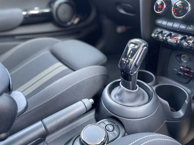 ＭＩＮＩ ミニ クーパー S 栃木県 2019(平31)年 3.8万km ホワイト・シルバー インテリジェントセーフティ/コンフォートアクセス/アダプティブクルーズコントロール/ナビ/社外フルセグTV/＊リモコンあり/社外DVDプレイヤー/＊リモコンあり/バックカメラ/ミラーETC/パークディスタンスコントロール/シートヒーター /LEDヘッドライト/オートライト/ドライブレコーダー/アンビエントライト /ディスプレイリング