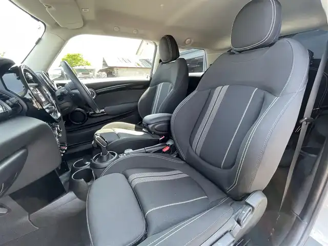 ＭＩＮＩ ミニ クーパー S 栃木県 2019(平31)年 3.8万km ホワイト・シルバー インテリジェントセーフティ/コンフォートアクセス/アダプティブクルーズコントロール/ナビ/社外フルセグTV/＊リモコンあり/社外DVDプレイヤー/＊リモコンあり/バックカメラ/ミラーETC/パークディスタンスコントロール/シートヒーター /LEDヘッドライト/オートライト/ドライブレコーダー/アンビエントライト /ディスプレイリング