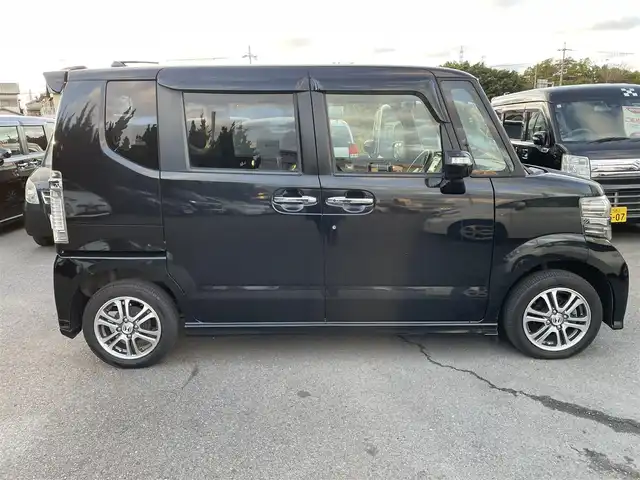 ホンダ Ｎ ＢＯＸ カスタム G Lパッケージ 和歌山県 2013(平25)年 10万km クリスタルブラックパール (株)IDOMが運営する【じしゃロン和歌山店】の自社ローン対象車両になります。こちらは現金ご利用時の価格です。/自社ローンご希望の方は別途その旨お申付け下さい。/4WD/ワンオーナー/純正メモリナビ/CD/USB/SD/バックカメラ/片側パワースライドドア/前後ドライブレコーダー/ETC/HIDヘッドライト/オートライト/フォグランプ/純正14インチアルミ/スマートキー/プッシュスタート