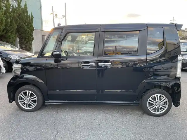 ホンダ Ｎ ＢＯＸ カスタム G Lパッケージ 和歌山県 2013(平25)年 10万km クリスタルブラックパール (株)IDOMが運営する【じしゃロン和歌山店】の自社ローン対象車両になります。こちらは現金ご利用時の価格です。/自社ローンご希望の方は別途その旨お申付け下さい。/4WD/ワンオーナー/純正メモリナビ/CD/USB/SD/バックカメラ/片側パワースライドドア/前後ドライブレコーダー/ETC/HIDヘッドライト/オートライト/フォグランプ/純正14インチアルミ/スマートキー/プッシュスタート