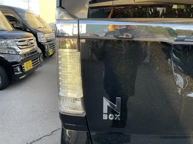 ホンダ Ｎ ＢＯＸ カスタム G Lパッケージ 和歌山県 2013(平25)年 10万km クリスタルブラックパール (株)IDOMが運営する【じしゃロン和歌山店】の自社ローン対象車両になります。こちらは現金ご利用時の価格です。/自社ローンご希望の方は別途その旨お申付け下さい。/4WD/ワンオーナー/純正メモリナビ/CD/USB/SD/バックカメラ/片側パワースライドドア/前後ドライブレコーダー/ETC/HIDヘッドライト/オートライト/フォグランプ/純正14インチアルミ/スマートキー/プッシュスタート