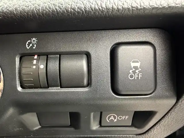 スバル インプレッサ ＸＶ 2．0i－L アイサイト 愛知県 2014(平26)年 5.4万km クリスタルブラックシリカ 純正ナビ（フルセグTV・Bluetooth・ラジオ）/アイサイト/　・アダプティブクルーズコントロール/　・衝突軽減ブレーキ/　・車線逸脱警報/　・誤発進抑制機能/ETC/前席パワーシート/レーンキープアシスト/盗難防止装置/パドルシフト/オートエアコン/オートライト/純正フロアマット/純正アルミホイール/電動格納ミラー/スペアキー