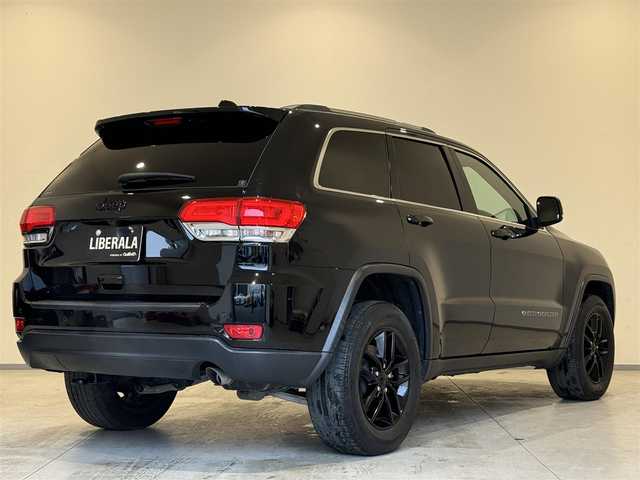 クライスラー・ジープ ジープ グランドチェロキー ラレード 熊本県 2017(平29)年 4.1万km 黒 純正ナビ（Bluetooth、USB、AUX、地デジ）/バックカメラ/パワーシート/純正18インチアルミホイール/HIDヘッドライト/LEDフォグ/ETC/プッシュスタート