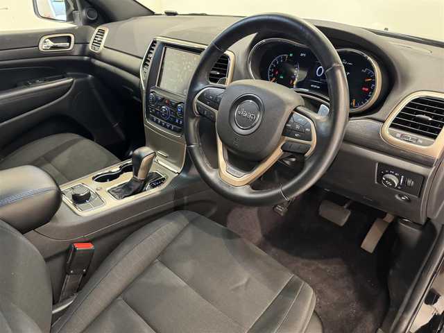 クライスラー・ジープ ジープ グランドチェロキー ラレード 熊本県 2017(平29)年 4.1万km 黒 純正ナビ（Bluetooth、USB、AUX、地デジ）/バックカメラ/パワーシート/純正18インチアルミホイール/HIDヘッドライト/LEDフォグ/ETC/プッシュスタート