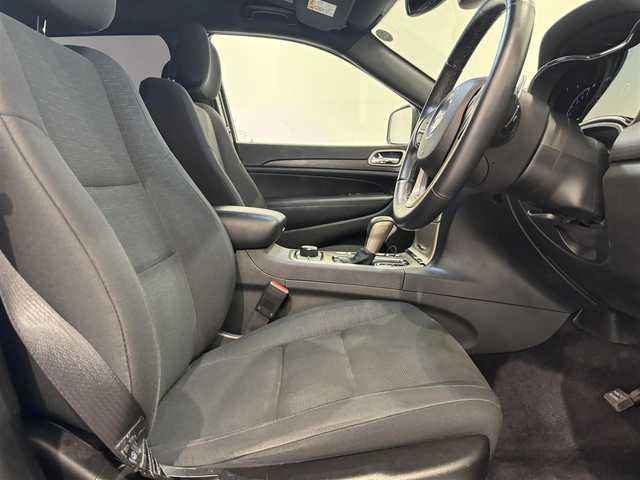クライスラー・ジープ ジープ グランドチェロキー ラレード 熊本県 2017(平29)年 4.1万km 黒 純正ナビ（Bluetooth、USB、AUX、地デジ）/バックカメラ/パワーシート/純正18インチアルミホイール/HIDヘッドライト/LEDフォグ/ETC/プッシュスタート