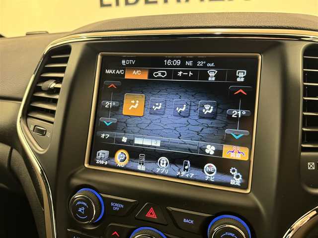 クライスラー・ジープ ジープ グランドチェロキー ラレード 熊本県 2017(平29)年 4.1万km 黒 純正ナビ（Bluetooth、USB、AUX、地デジ）/バックカメラ/パワーシート/純正18インチアルミホイール/HIDヘッドライト/LEDフォグ/ETC/プッシュスタート