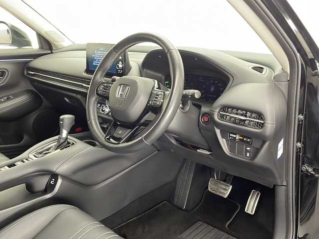 ホンダ ＺＲ－Ｖ Z 宮崎県 2023(令5)年 1万km クリスタルブラックパール BOSEサウンドシステム/Honda SENSING/〇衝突軽減ブレーキ（CMBS）/〇先行車発進お知らせ機能/〇歩行者事故低減ステアリング/〇路外逸脱抑制機能/〇標識認識機能/〇渋滞追従機能付アダプティブクルーズコントロール（ACC）/〇車線維持支援システム（LKAS）/〇トラフィックジャムアシスト（渋滞運転支援機能）/〇ブラインドスポットインフォメーション/〇誤発進抑制機能/〇後方誤発進抑制機能/〇近距離衝突軽減ブレーキ/〇パーキングセンサーシステム/〇後退出庫サポート/〇オートハイビーム/〇アダプティブドライビングビーム/純正9インチナビ/フルセグTV/全方位モニター/黒レザーシート/パワーシート/シートヒーター/ステアリングヒーター/パドルシフト/ハンズフリーアクセスパワーテールゲート(予約クローズ機能付)/ワイヤレス充電/LEDヘッドライト/前後ドライブレコーダー/純正18インチAW/ビルトインETC2.0/スマートキー×２/保証書/取扱説明書