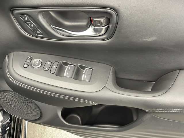 ホンダ ＺＲ－Ｖ Z 宮崎県 2023(令5)年 1万km クリスタルブラックパール BOSEサウンドシステム/Honda SENSING/〇衝突軽減ブレーキ（CMBS）/〇先行車発進お知らせ機能/〇歩行者事故低減ステアリング/〇路外逸脱抑制機能/〇標識認識機能/〇渋滞追従機能付アダプティブクルーズコントロール（ACC）/〇車線維持支援システム（LKAS）/〇トラフィックジャムアシスト（渋滞運転支援機能）/〇ブラインドスポットインフォメーション/〇誤発進抑制機能/〇後方誤発進抑制機能/〇近距離衝突軽減ブレーキ/〇パーキングセンサーシステム/〇後退出庫サポート/〇オートハイビーム/〇アダプティブドライビングビーム/純正9インチナビ/フルセグTV/全方位モニター/黒レザーシート/パワーシート/シートヒーター/ステアリングヒーター/パドルシフト/ハンズフリーアクセスパワーテールゲート(予約クローズ機能付)/ワイヤレス充電/LEDヘッドライト/前後ドライブレコーダー/純正18インチAW/ビルトインETC2.0/スマートキー×２/保証書/取扱説明書