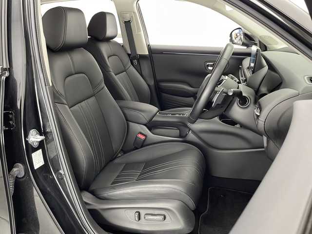 ホンダ ＺＲ－Ｖ Z 宮崎県 2023(令5)年 1万km クリスタルブラックパール BOSEサウンドシステム/Honda SENSING/〇衝突軽減ブレーキ（CMBS）/〇先行車発進お知らせ機能/〇歩行者事故低減ステアリング/〇路外逸脱抑制機能/〇標識認識機能/〇渋滞追従機能付アダプティブクルーズコントロール（ACC）/〇車線維持支援システム（LKAS）/〇トラフィックジャムアシスト（渋滞運転支援機能）/〇ブラインドスポットインフォメーション/〇誤発進抑制機能/〇後方誤発進抑制機能/〇近距離衝突軽減ブレーキ/〇パーキングセンサーシステム/〇後退出庫サポート/〇オートハイビーム/〇アダプティブドライビングビーム/純正9インチナビ/フルセグTV/全方位モニター/黒レザーシート/パワーシート/シートヒーター/ステアリングヒーター/パドルシフト/ハンズフリーアクセスパワーテールゲート(予約クローズ機能付)/ワイヤレス充電/LEDヘッドライト/前後ドライブレコーダー/純正18インチAW/ビルトインETC2.0/スマートキー×２/保証書/取扱説明書