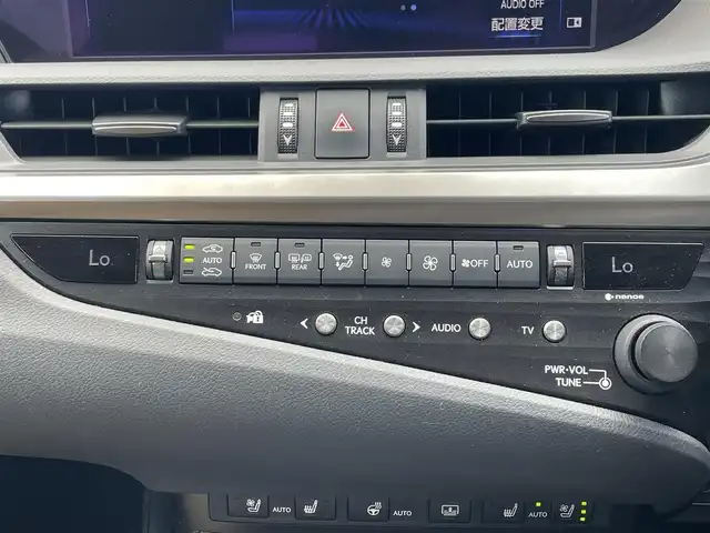 レクサス ＥＳ 300h バージョンL 滋賀県 2019(平31)年 2.9万km アイスエクリュマイカメタリック 純正ナビ/(Bluetooth/フルセグ/CD/DVD)/マークレビンソン/三眼LEDオートライト/サンルーフ/レクサスセーフティーセンス/・プリクラッシュセーフティ/・レーダークルーズコントロール/・レーンキープアシスト/・オートハイビーム/ブラインドスポットモニター/標識認識/先行車発進告知/ヘッドアップディスプレイ/メモリ付きパワーシート/レザーシート/シートヒーター/シートクーラー/ステアリングヒーター/電動パーキング/ブレーキホールド/デジタルインナーミラー/ドライブレコーダー/リアサンシェード/ビルトインETC2.0/電動格納ミラー