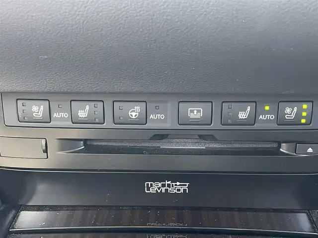 レクサス ＥＳ 300h バージョンL 滋賀県 2019(平31)年 2.9万km アイスエクリュマイカメタリック 純正ナビ/(Bluetooth/フルセグ/CD/DVD)/マークレビンソン/三眼LEDオートライト/サンルーフ/レクサスセーフティーセンス/・プリクラッシュセーフティ/・レーダークルーズコントロール/・レーンキープアシスト/・オートハイビーム/ブラインドスポットモニター/標識認識/先行車発進告知/ヘッドアップディスプレイ/メモリ付きパワーシート/レザーシート/シートヒーター/シートクーラー/ステアリングヒーター/電動パーキング/ブレーキホールド/デジタルインナーミラー/ドライブレコーダー/リアサンシェード/ビルトインETC2.0/電動格納ミラー