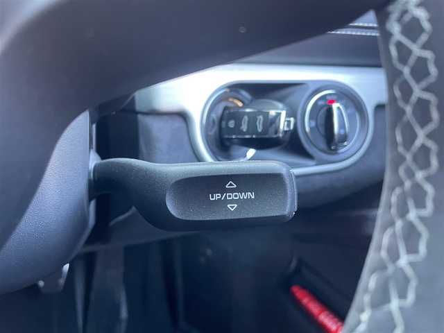 ポルシェ ７１８ケイマン GT4 東京都 2021(令3)年 0.8万km 黒 ６速MT/ワンオーナー/純正ナビ/・BT/CD/DVD/SD/BT/ラジオ/リアビューカメラ/ビルトインETC2.0/LEDヘッドライト/オートエアコン/クロノパッケージ/シートヒーター/電動AOUT格納機能付ミラー/新車時保証書/取扱説明書