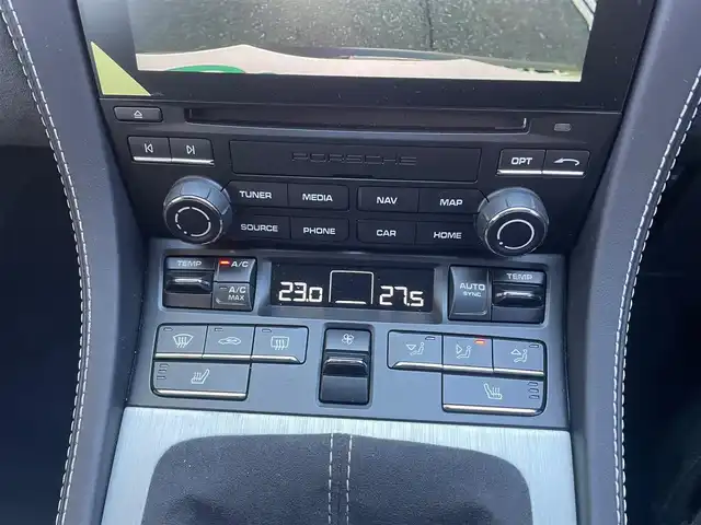 ポルシェ ７１８ケイマン GT4 東京都 2021(令3)年 0.8万km 黒 ６速MT/ワンオーナー/純正ナビ/・BT/CD/DVD/SD/BT/ラジオ/リアビューカメラ/ビルトインETC2.0/LEDヘッドライト/オートエアコン/クロノパッケージ/シートヒーター/電動AOUT格納機能付ミラー/新車時保証書/取扱説明書