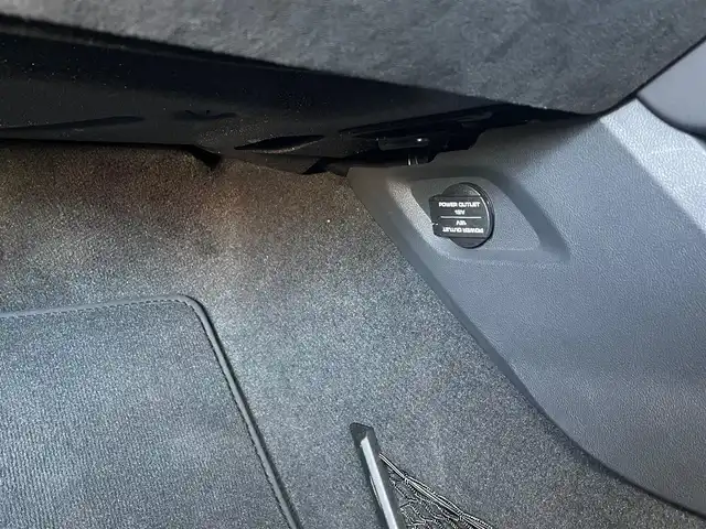 ポルシェ ７１８ケイマン GT4 東京都 2021(令3)年 0.8万km 黒 ６速MT/ワンオーナー/純正ナビ/・BT/CD/DVD/SD/BT/ラジオ/リアビューカメラ/ビルトインETC2.0/LEDヘッドライト/オートエアコン/クロノパッケージ/シートヒーター/電動AOUT格納機能付ミラー/新車時保証書/取扱説明書